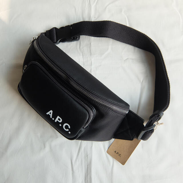 A.P.C(アーペーセー)のAPC メンズ camden ボディバッグ メンズのバッグ(ボディーバッグ)の商品写真