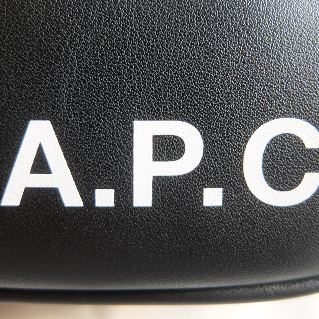 A.P.C(アーペーセー)のAPC メンズ camden ボディバッグ メンズのバッグ(ボディーバッグ)の商品写真