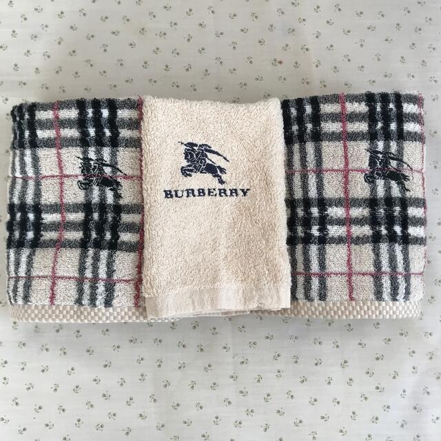 BURBERRY(バーバリー)のBURBERRY フェイスタオル2枚、ハンドタオル1枚 エンタメ/ホビーのアニメグッズ(タオル)の商品写真