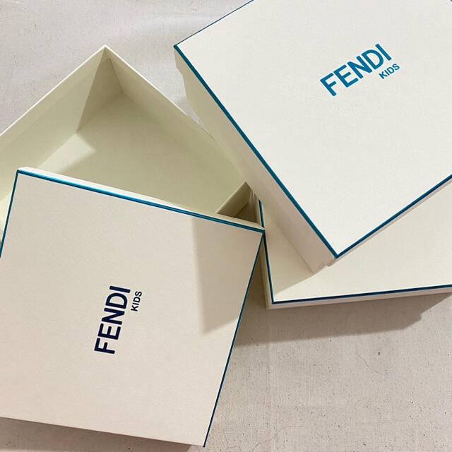 FENDI(フェンディ)のフェンディ☆空箱 FENDI KIDS 小物入れ BOX 1個 レディースのバッグ(ショップ袋)の商品写真