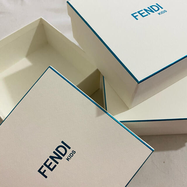 FENDI(フェンディ)のフェンディ☆空箱 FENDI KIDS 小物入れ BOX 1個 レディースのバッグ(ショップ袋)の商品写真