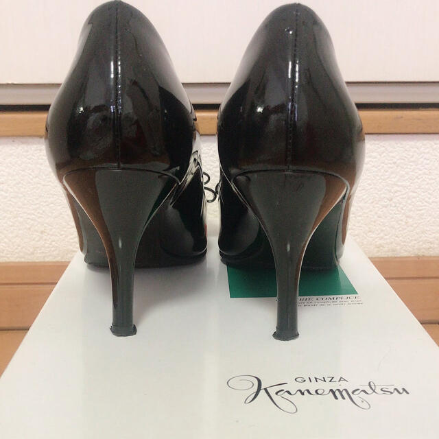 GINZA Kanematsu(ギンザカネマツ)の銀座かねまつ　パンプス　リボン　エナメル レディースの靴/シューズ(ハイヒール/パンプス)の商品写真
