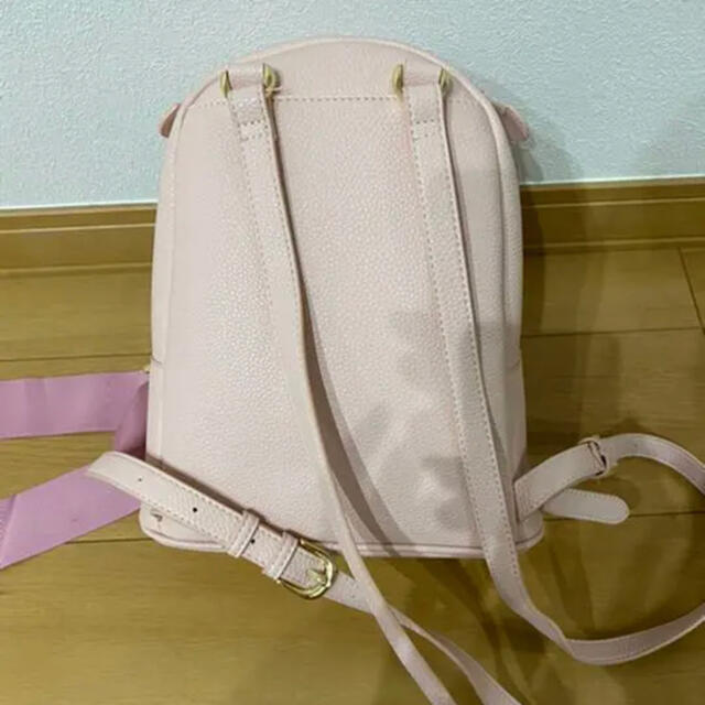 Maison de FLEUR(メゾンドフルール)のメゾンドフルール　リボンチャーム付き　リュック　ピンク　M レディースのバッグ(リュック/バックパック)の商品写真