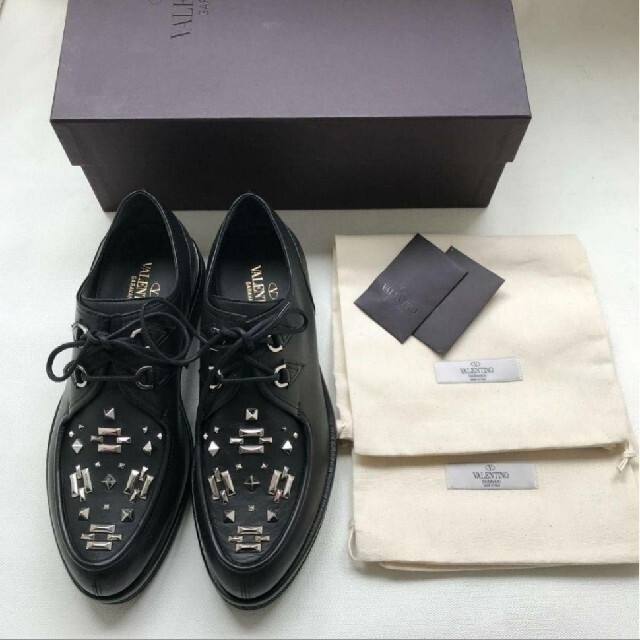 メンズ[定価12万円] VALENTINO スタッズダービーシューズ　革靴