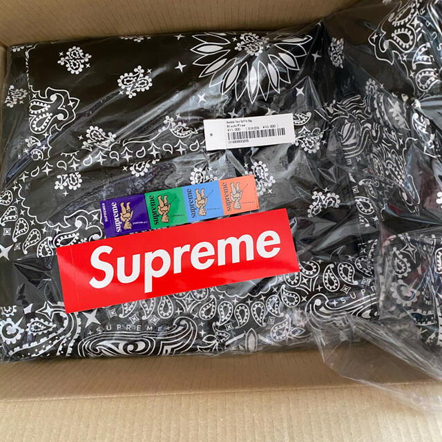 Supreme(シュプリーム)のSupreme Bandana Tarp large Duffle bag メンズのバッグ(ボストンバッグ)の商品写真