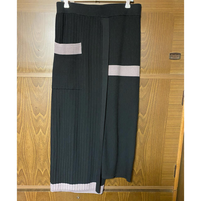 ADORE(アドーア)の短期出品【美品】21SS ADORE アドーア アクセントラインニットスカート レディースのスカート(ロングスカート)の商品写真