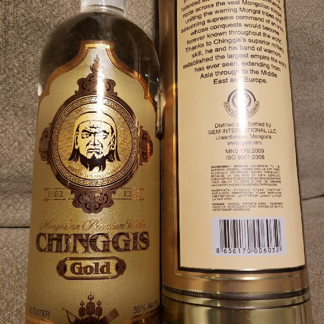 超希少！チンギス ゴールド ウォッカ　1L 『CHINGGIS GOLD』 食品/飲料/酒の酒(蒸留酒/スピリッツ)の商品写真