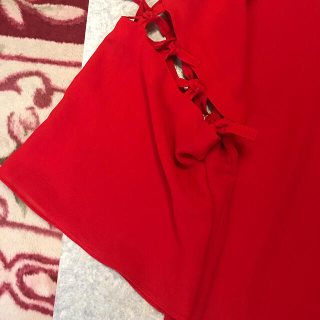 aquagirl(アクアガール)のa qu agi r lの真っ赤なブラウス レディースのトップス(シャツ/ブラウス(半袖/袖なし))の商品写真