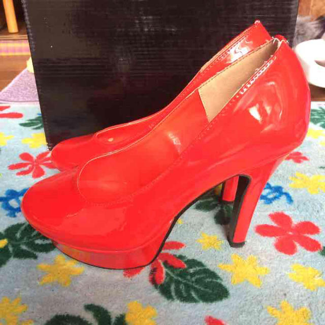 red パンプス レディースの靴/シューズ(ハイヒール/パンプス)の商品写真