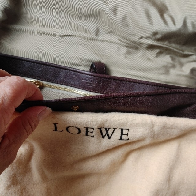 LOEWE　斜めがけバック　鍵つき