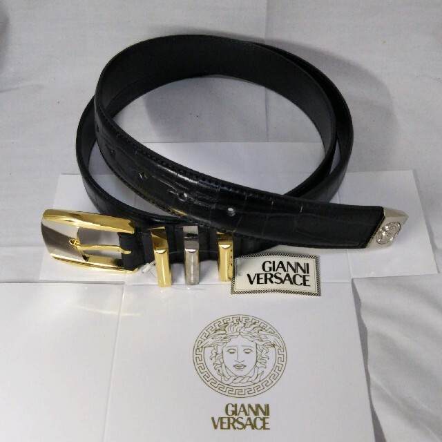 Gianni Versace(ジャンニヴェルサーチ)の新品・未使用品☆ヴェルサーチメンズベルト・金銀3連コンビ・クロコ柄型押し メンズのファッション小物(ベルト)の商品写真