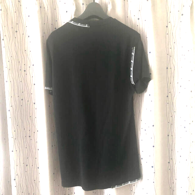 GIVENCHY(ジバンシィ)の【クーポン❣️】GIVENCHY ジバンシー　スタッズ付きロゴＴ メンズのトップス(Tシャツ/カットソー(半袖/袖なし))の商品写真