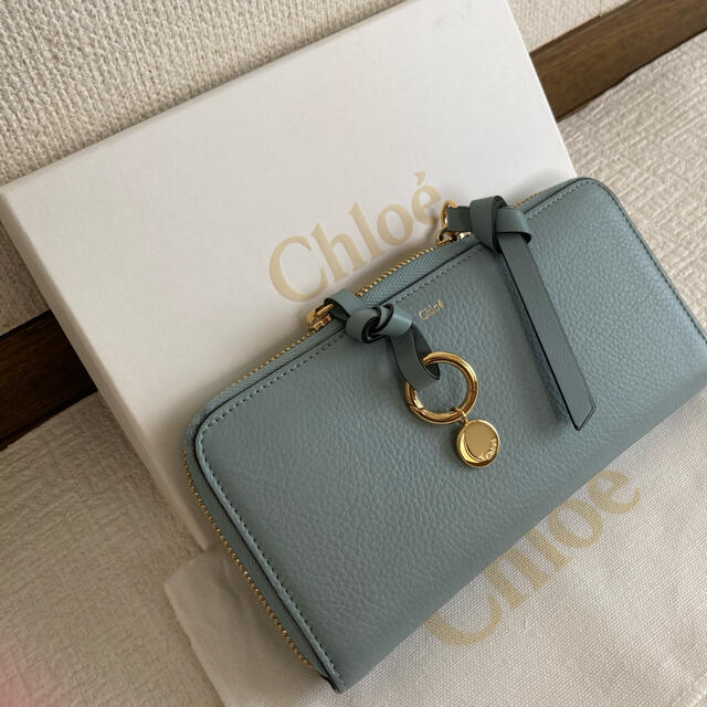 Chloe(クロエ)の美品　クロエ　アルファベット　長財布　ブルー レディースのファッション小物(財布)の商品写真