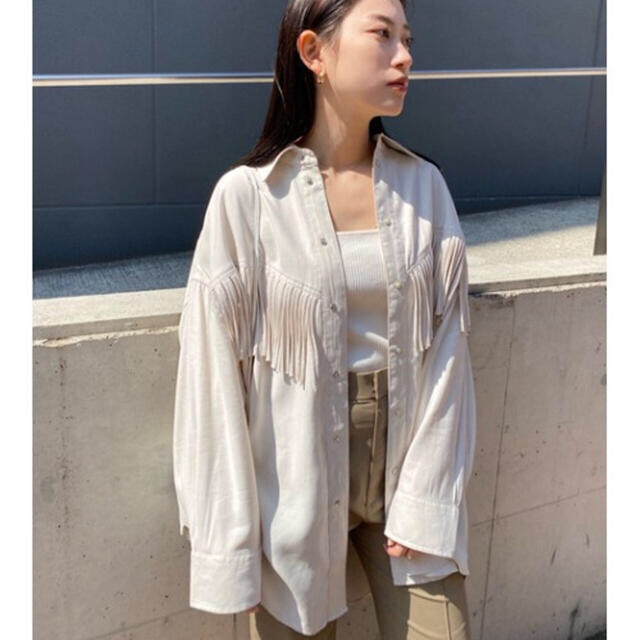 moussy(マウジー)のFRINGE OVER シャツ レディースのトップス(シャツ/ブラウス(長袖/七分))の商品写真