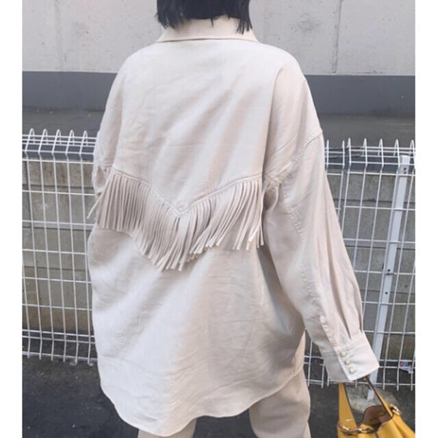 moussy(マウジー)のFRINGE OVER シャツ レディースのトップス(シャツ/ブラウス(長袖/七分))の商品写真