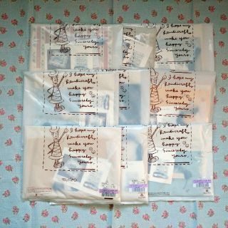 フェリシモ セピア色の絵本のような刺しゅうキルトタペストリー