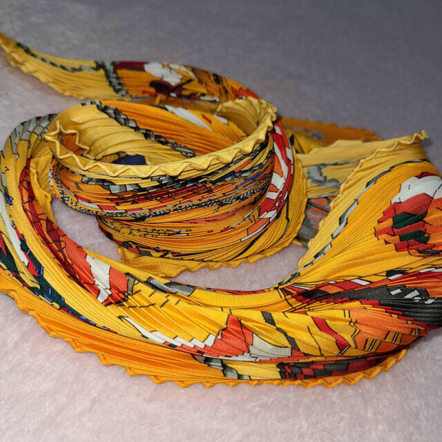 Hermes(エルメス)のエルメス　プリーツスカーフ レディースのファッション小物(バンダナ/スカーフ)の商品写真