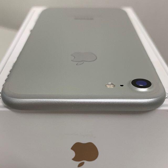 Apple(アップル)のSimフリー iPhone7 32GB Silver スマホ/家電/カメラのスマートフォン/携帯電話(スマートフォン本体)の商品写真