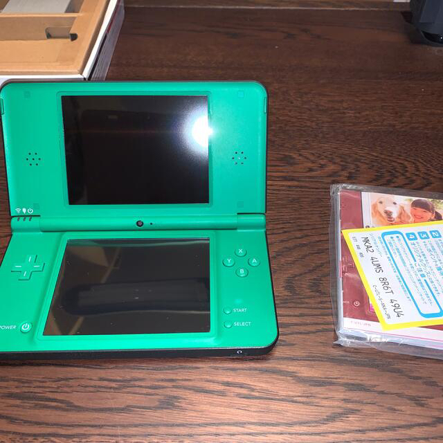 任天堂(ニンテンドウ)のNintendo ニンテンドー DSi  LL グリーン  付属品全てあり エンタメ/ホビーのゲームソフト/ゲーム機本体(携帯用ゲーム機本体)の商品写真