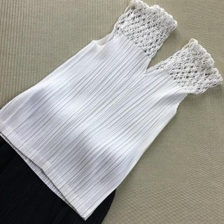 プリーツプリーズイッセイミヤケ(PLEATS PLEASE ISSEY MIYAKE)のプリーツプリーズ　イッセイミヤケ　部分レース編み　トップス　白(カットソー(半袖/袖なし))