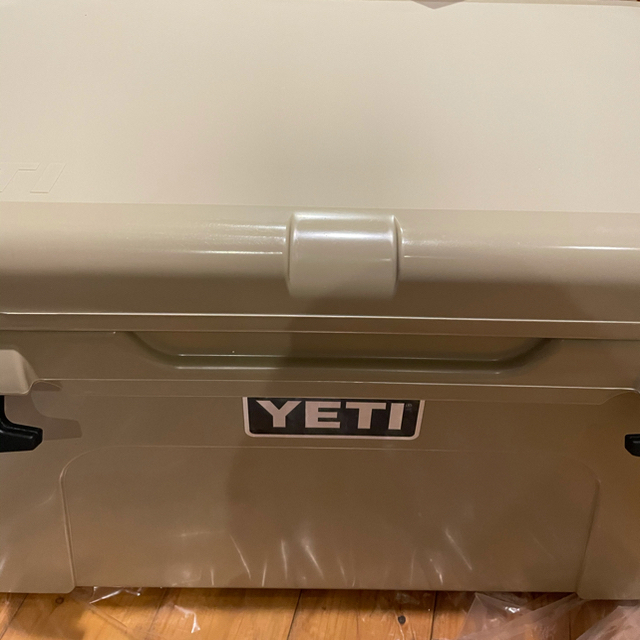 HILLEBERG(ヒルバーグ)のUSA製　YETI 45 タンドラ　新品　クーラーボックス　Tan USA製 スポーツ/アウトドアのアウトドア(その他)の商品写真