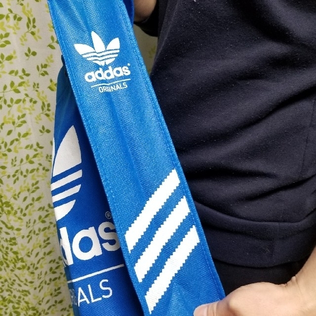 adidas(アディダス)のアディダス　ノベルティショルダーバッグ メンズのバッグ(ショルダーバッグ)の商品写真