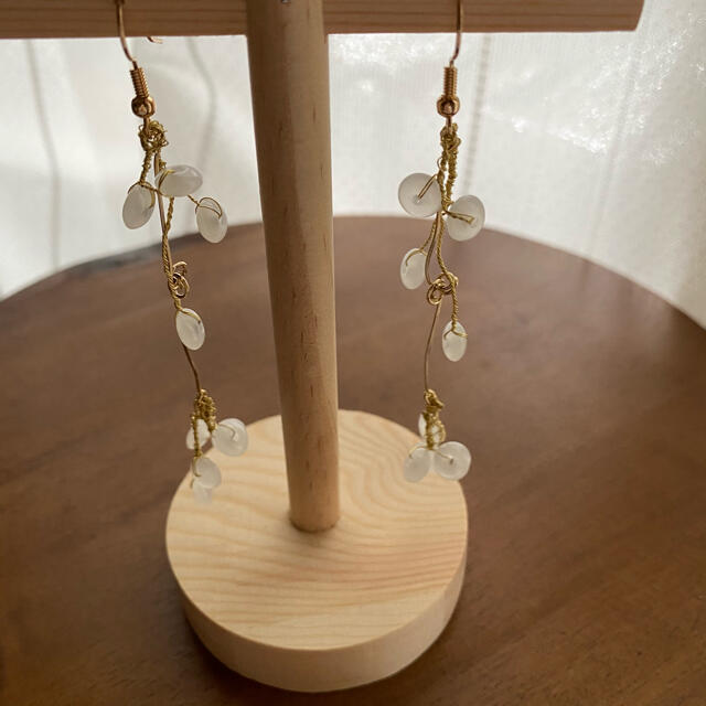 Kastane(カスタネ)のwhite glas nuts earring.pierce ハンドメイドのアクセサリー(ピアス)の商品写真