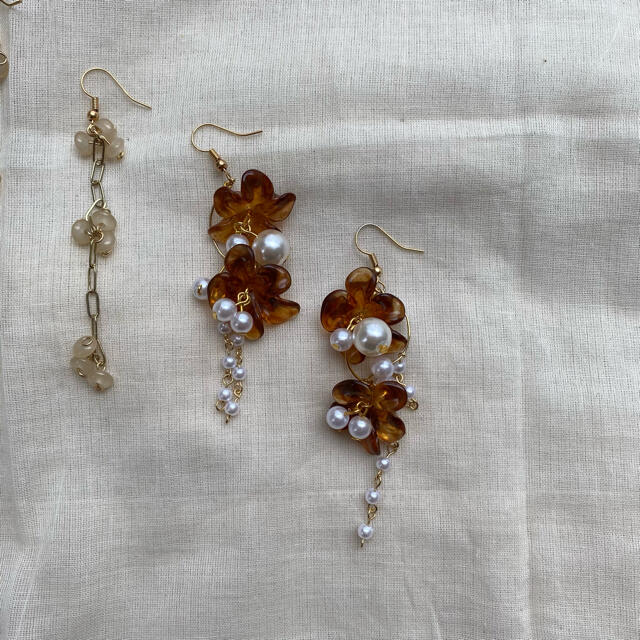 KBF(ケービーエフ)の flower perl Shake earring.pierce ハンドメイドのアクセサリー(イヤリング)の商品写真