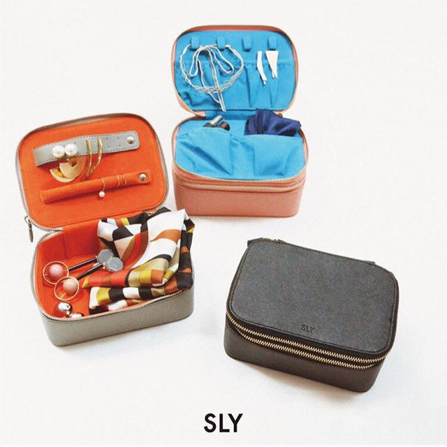 SLY(スライ)のSLY.ノベルティ.激レア.限定.ポーチ レディースのファッション小物(ポーチ)の商品写真