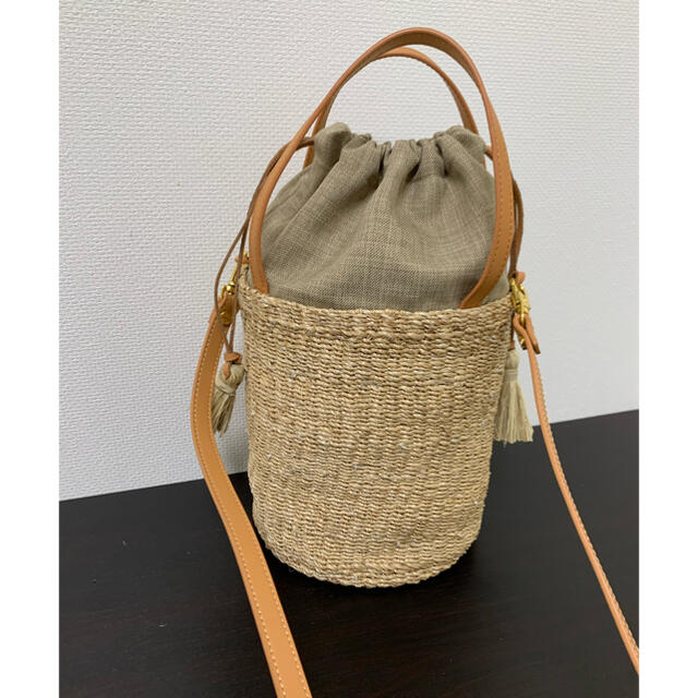 BABYLONE(バビロン)のARANAZ Octo bucket bag レディースのバッグ(かごバッグ/ストローバッグ)の商品写真