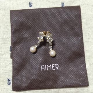 エメ(AIMER)のキラキラパールイヤリング(イヤリング)