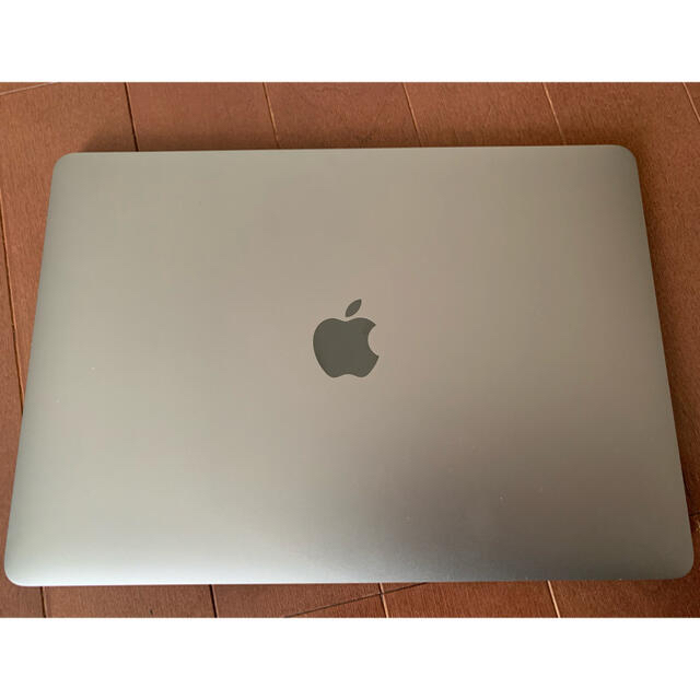 MacBook Air Intel core i3 充電回数20回程度-