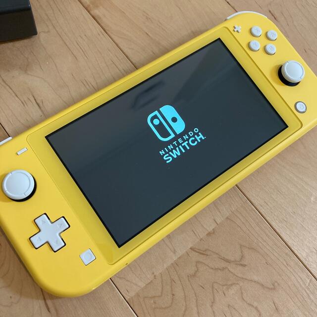 任天堂　Switch ライト　イエロー