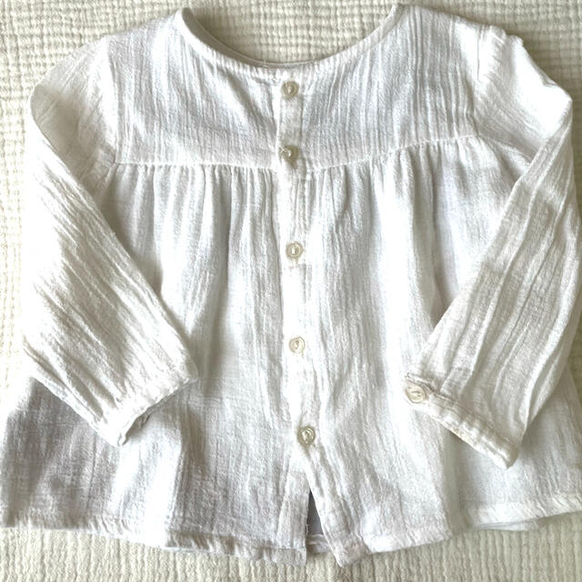 ZARA KIDS(ザラキッズ)のZARA baby 刺繍ブラウス　トップス　86 キッズ/ベビー/マタニティのベビー服(~85cm)(シャツ/カットソー)の商品写真