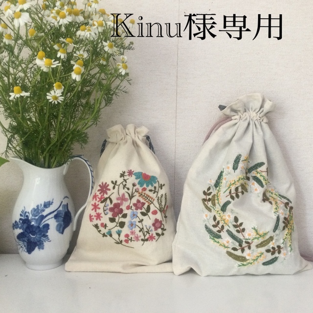 Kinu 様専用！刺繍巾着　ミモザ　と花丸　ハンドメイド ハンドメイドのファッション小物(ポーチ)の商品写真