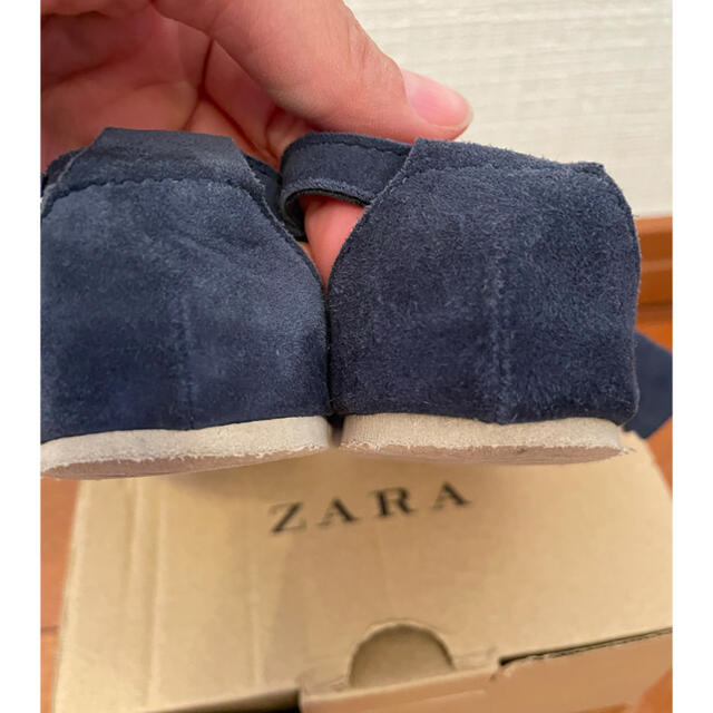 ZARA KIDS(ザラキッズ)のZARA baby ツイストリボンベルトサンダル ネイビー キッズ/ベビー/マタニティのベビー靴/シューズ(~14cm)(サンダル)の商品写真