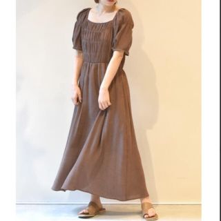 ダブルクローゼット(w closet)のシャーリング後ろリボンワンピース　ダブルクローゼット(ロングワンピース/マキシワンピース)