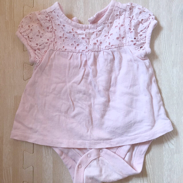 babyGAP(ベビーギャップ)のbabygap 半袖ロンパース  ピンク キッズ/ベビー/マタニティのベビー服(~85cm)(ロンパース)の商品写真