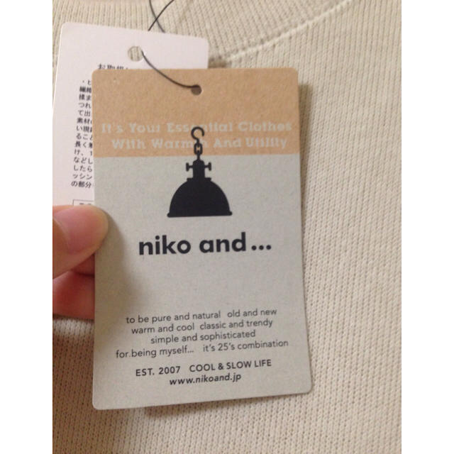 niko and...(ニコアンド)のタグ付き ニコアンド スウェットワンピース レディースのワンピース(ひざ丈ワンピース)の商品写真