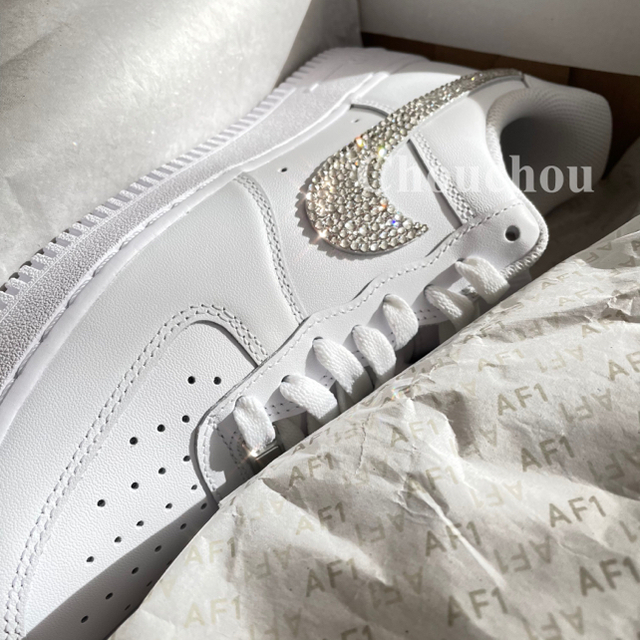 最安値格安 NIKE デコの通販 by Chouchou(シュシュ)デコ|ラクマ エアフォース1 スワロフスキー 即納