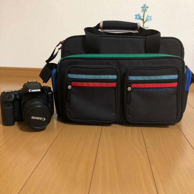 BENETTON(ベネトン)のzhongyuan様専用 Benetton ベネトン カメラバッグ BLACK スマホ/家電/カメラのカメラ(ケース/バッグ)の商品写真