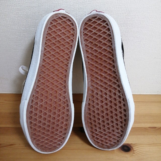 VANS(ヴァンズ)の美品!VANSスニーカー黒オールドスクール25cm レディースの靴/シューズ(スニーカー)の商品写真