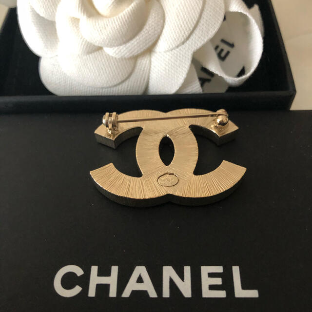 CHANEL(シャネル)のシャネル　ブローチ レディースのアクセサリー(ブローチ/コサージュ)の商品写真