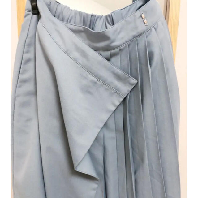 KBF(ケービーエフ)のアシメトリックプリーツスカート レディースのスカート(ロングスカート)の商品写真