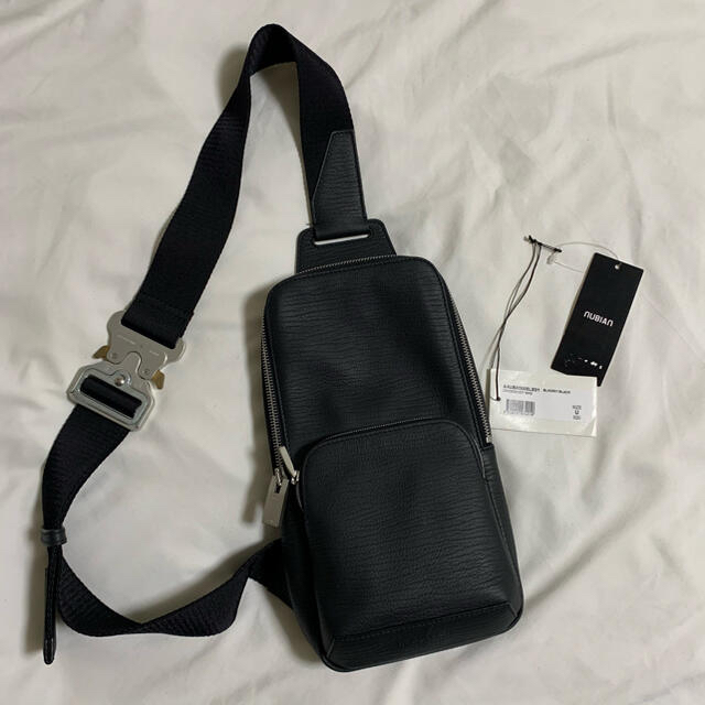 専用 alyx レザー クロスボディーバッグ 印象のデザイン 専用 alyx レザー クロスボディーバッグ 印象のデザイン