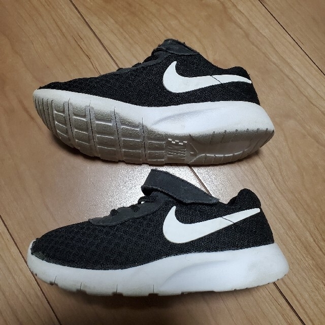 NIKE(ナイキ)のナイキ タンジュン 15cm キッズ/ベビー/マタニティのキッズ靴/シューズ(15cm~)(スニーカー)の商品写真