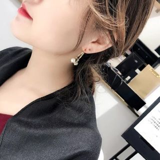 ザラ(ZARA)のダイヤとパールの２連フープピアス☆(ピアス)