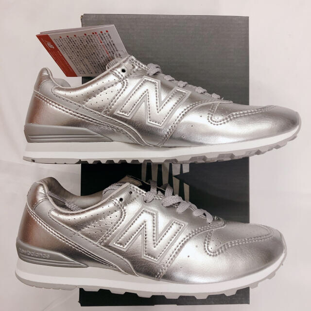 New Balance(ニューバランス)の【新品・匿名配送】ニューバランスNEWBALANCE WL996シルバー レディースの靴/シューズ(スニーカー)の商品写真