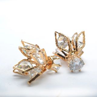 ザラ(ZARA)のガラスのフラワー☆ピアス(ピアス)