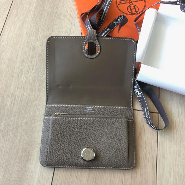 お買い得な掘り出し物! エルメス HERMES ドゴンコンパクト D刻-